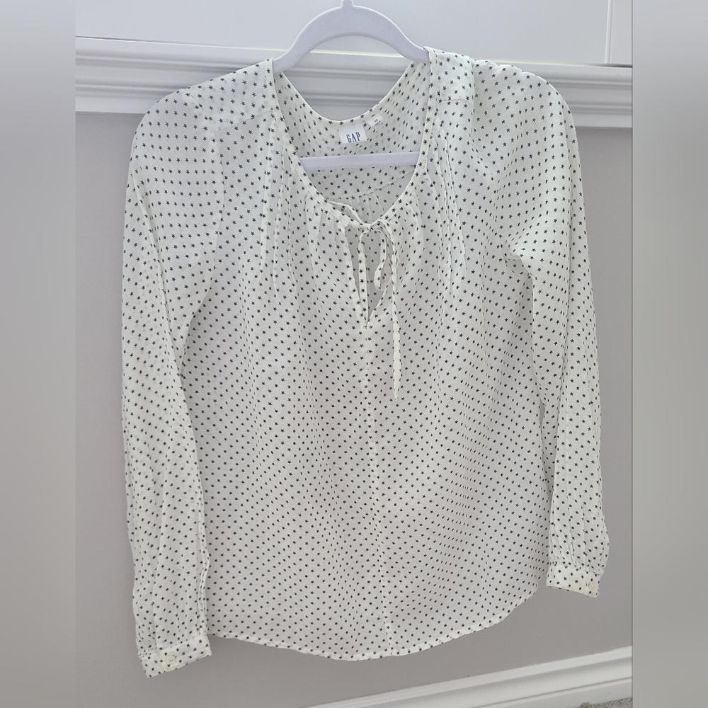 NWOT Gap womens long sleeve blouse. White with black stars. XS